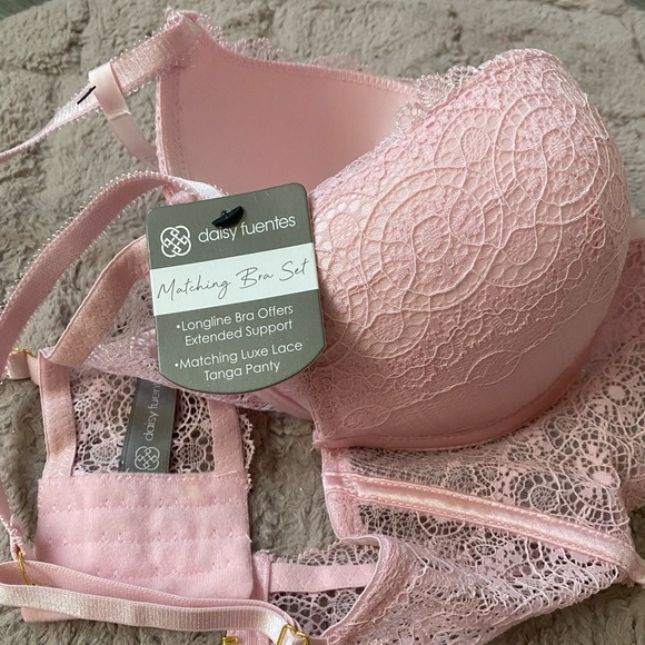 Daisy Fuentes lace bra - Picture 2 of 4
